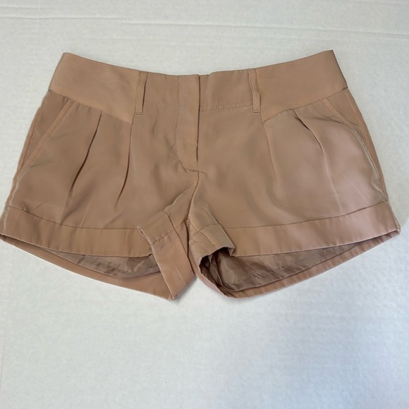 Express Shorts size 4.  Pre-owned in very good shape. Color is tan. - Picture 1 of 10